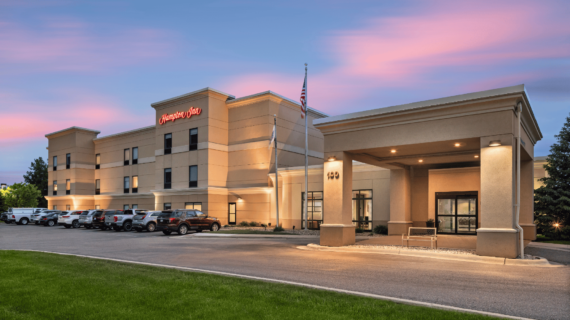 View of the Hampton Inn Hotel in Fairmont located in southern Minnesota