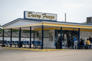 dairy freeze patio dining